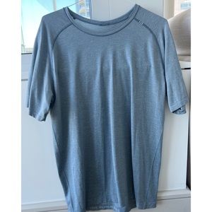 Men’s Lululemon Short Sleeve Shirt